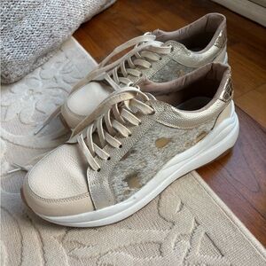 Women’s Gold Mixed-Material Fashion Sneakers